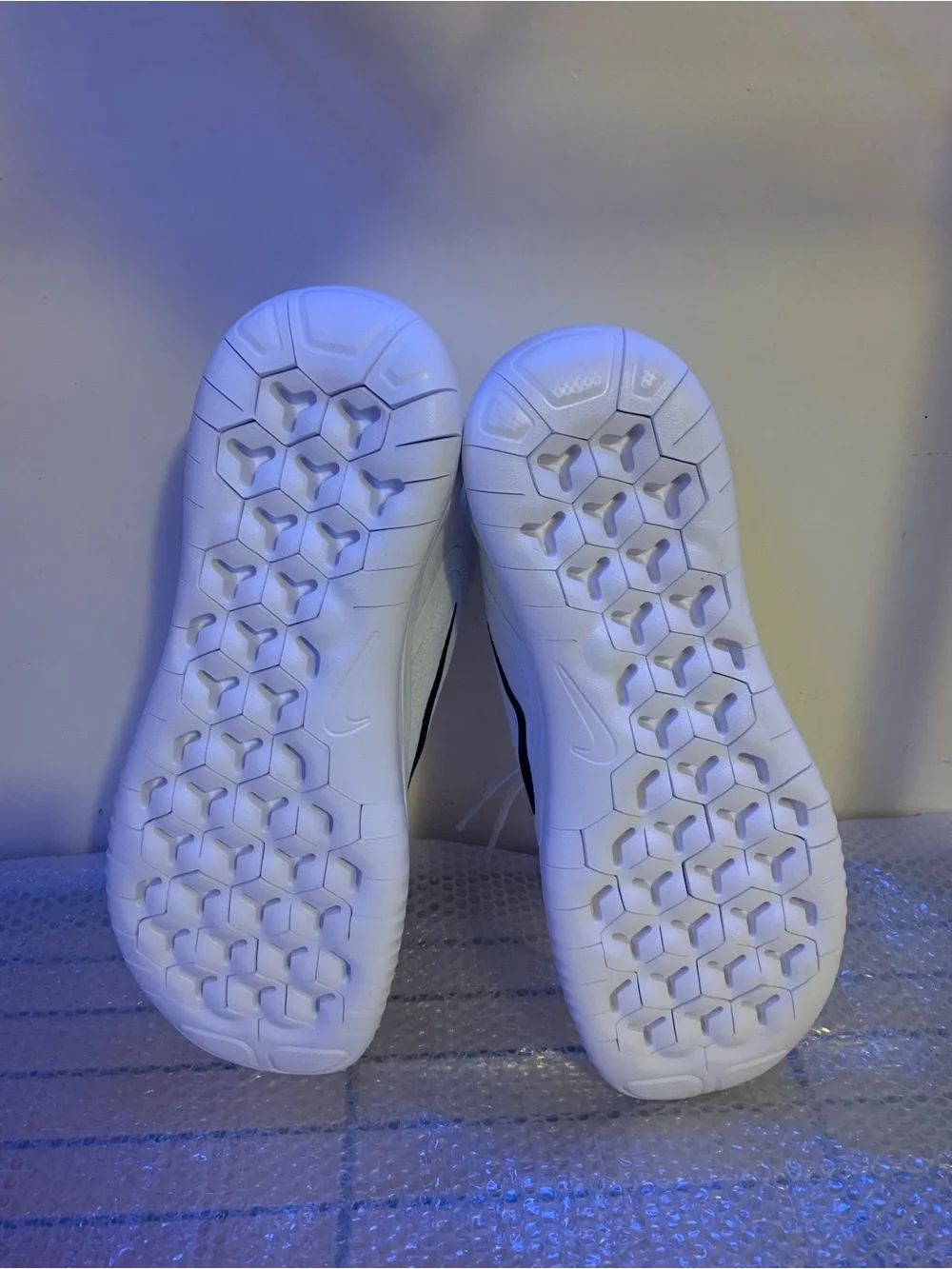 Nike Free RN 2018 White Black 942837-100 - Women’s Size 11